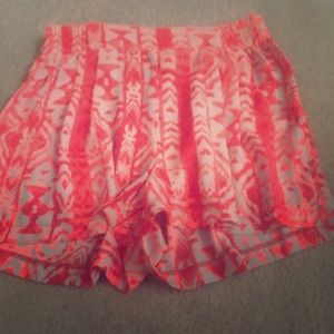 Tropical flowy shorts 👖